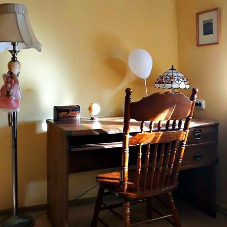 Apartment In The Historical City Center Chernivtsi Bagian luar foto