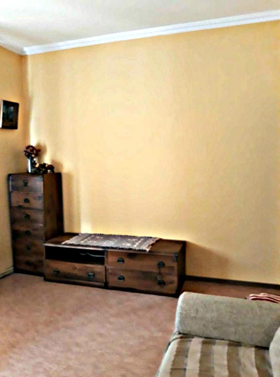 Apartment In The Historical City Center Chernivtsi Bagian luar foto